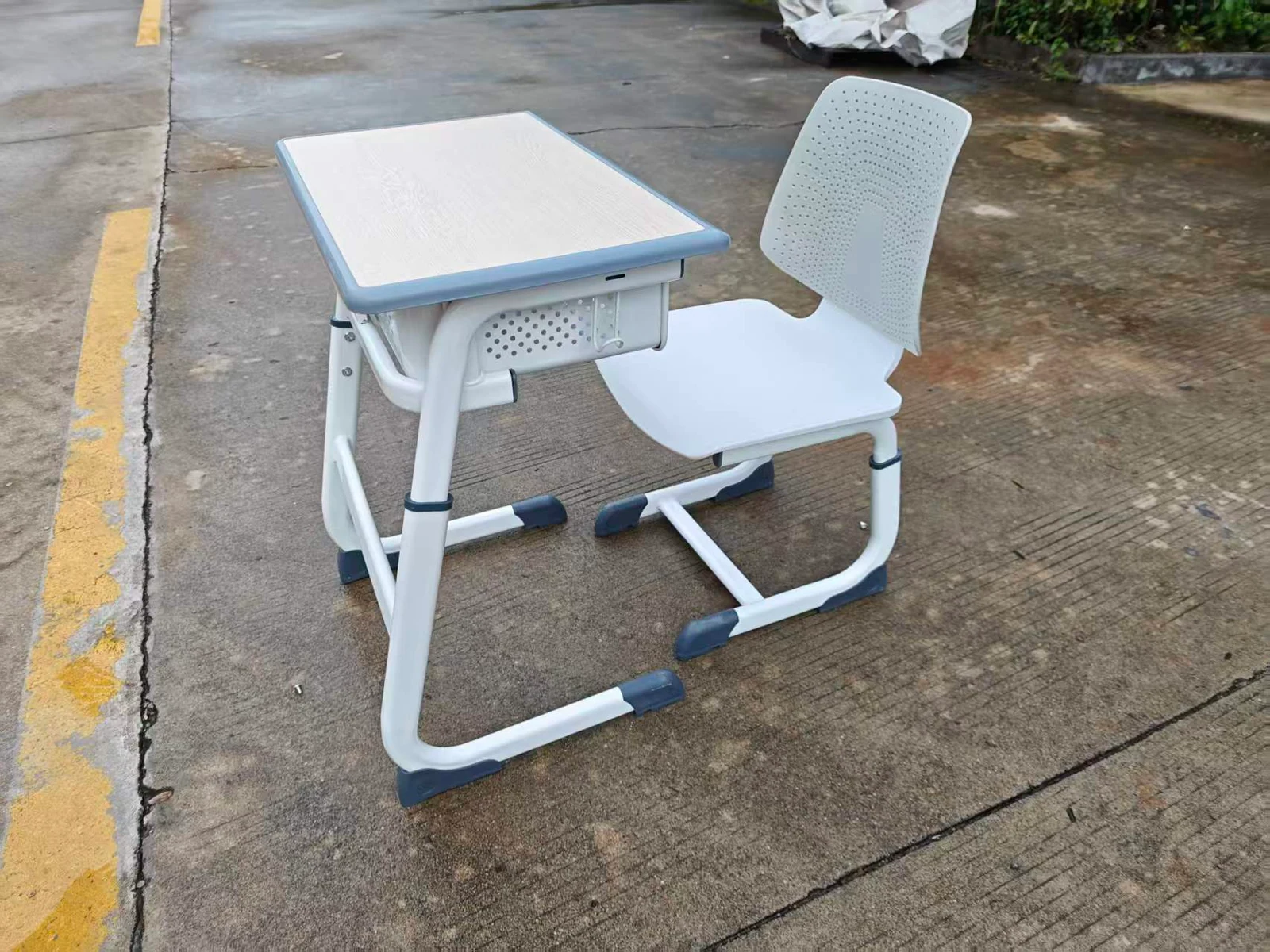 White backrest detail